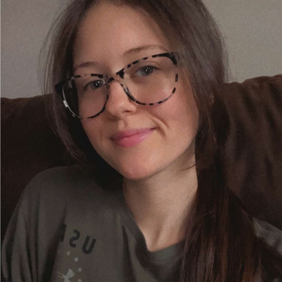 Poshmark profile picture for @disasters